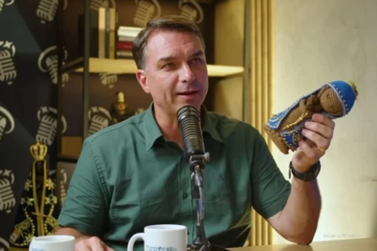 Flávio Bolsonaro reafirma respeito a todas as religiões em meio a polêmica sobre Nossa Senhora