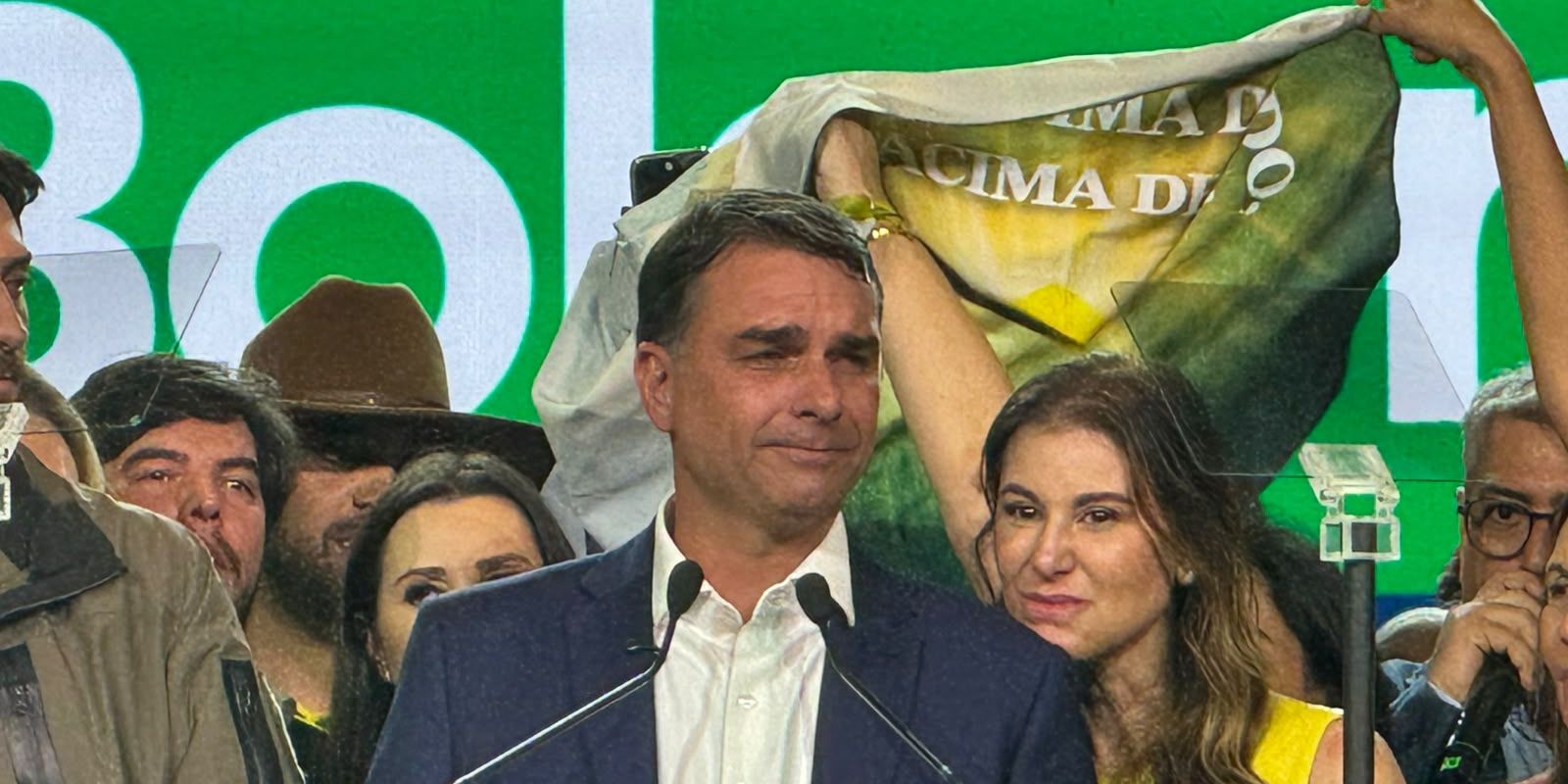 Flávio Bolsonaro viajou em jato vinculado a Daniel Vorcaro em 2025