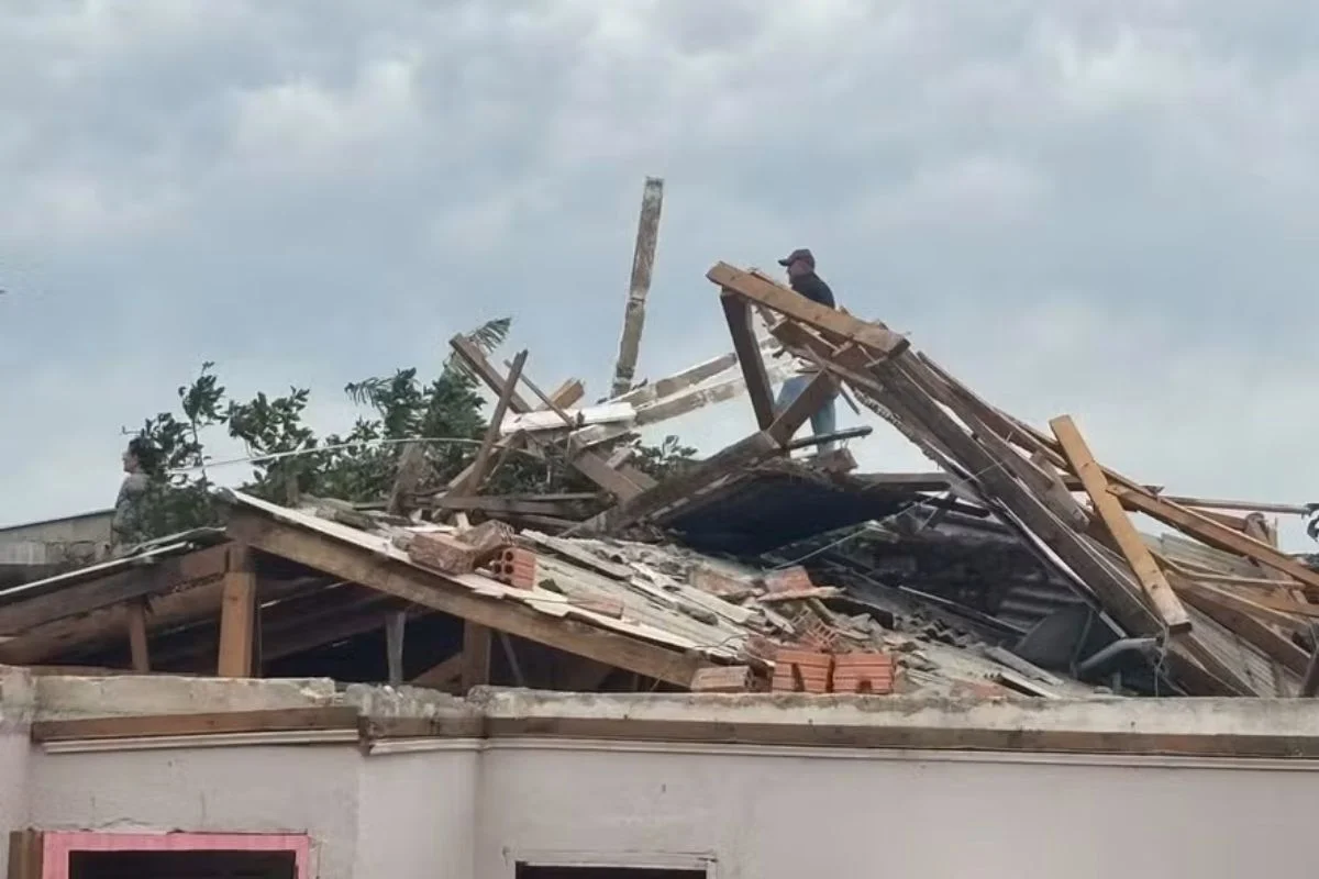 Governador Jorginho Mello retoma comando de Santa Catarina após tempestades