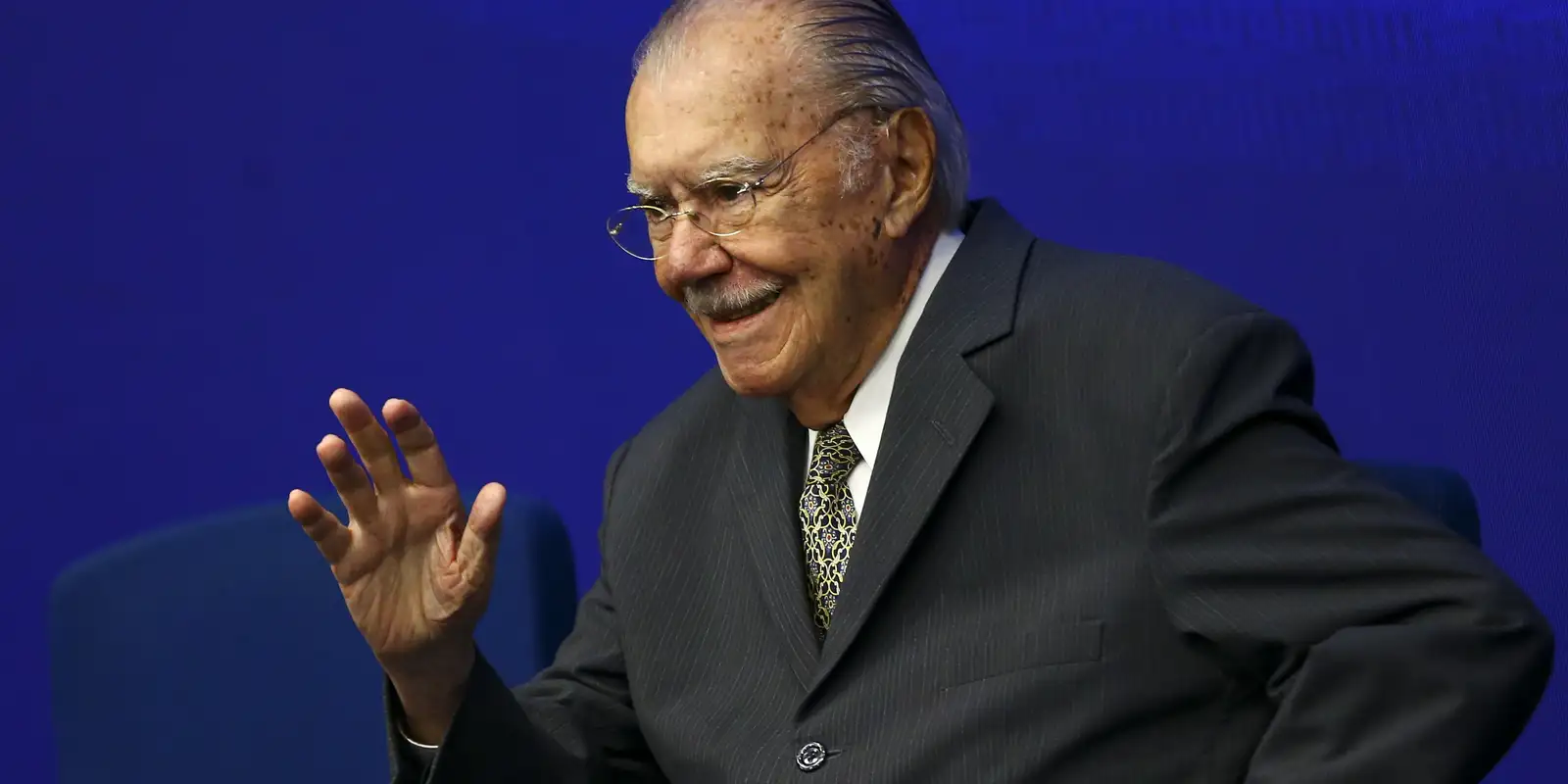 José Sarney é internado em São Paulo para tratamento de pneumonia