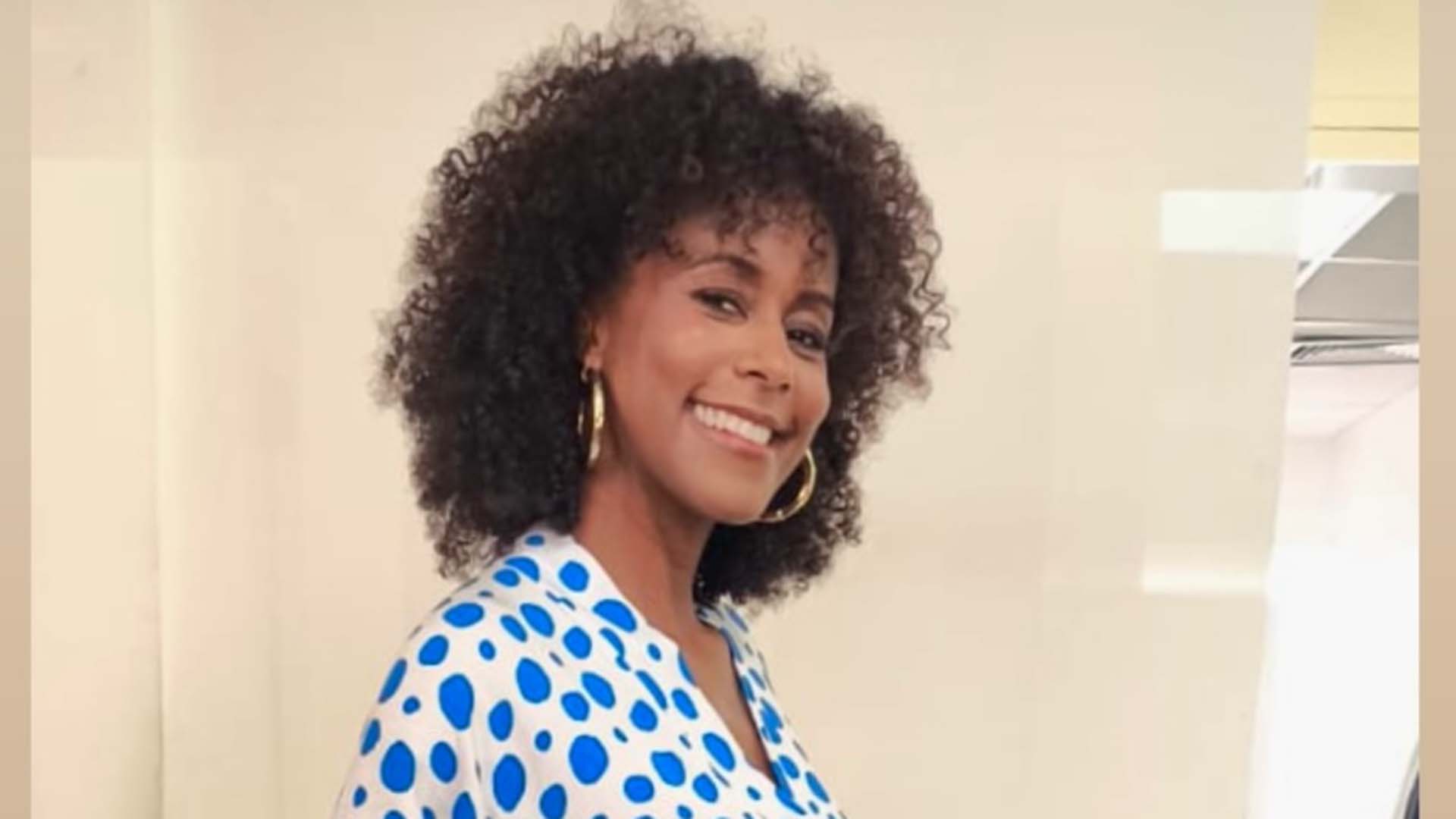 Maju Coutinho exibe barriga de grávida nas redes sociais aos 48 anos