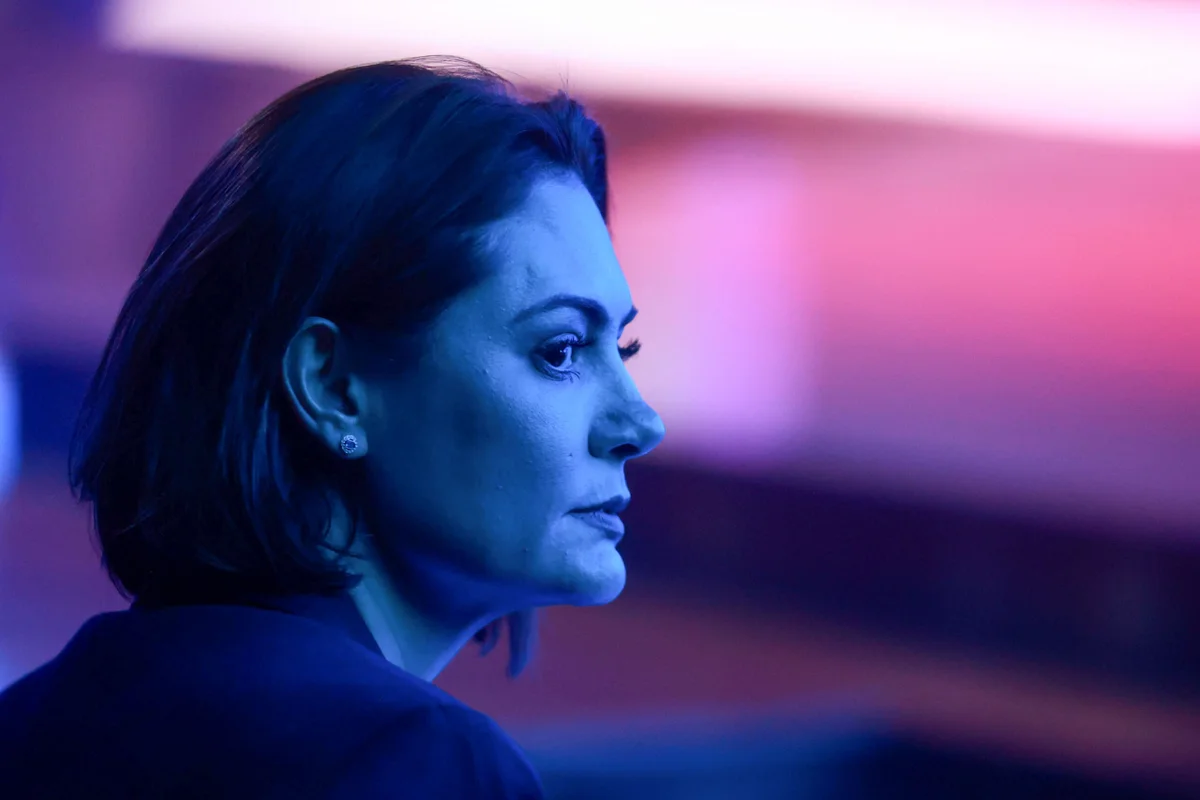 Michelle Bolsonaro presta homenagem ao cantor Rick após sua morte