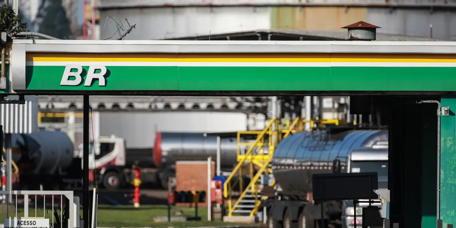 Petrobras anuncia aumento no preço do diesel, mas subvenção mantém valor para consumidor