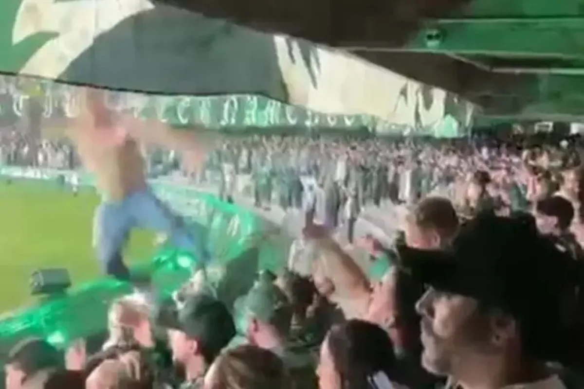 Torcedor do Coritiba cai de arquibancada durante clássico no Couto Pereira