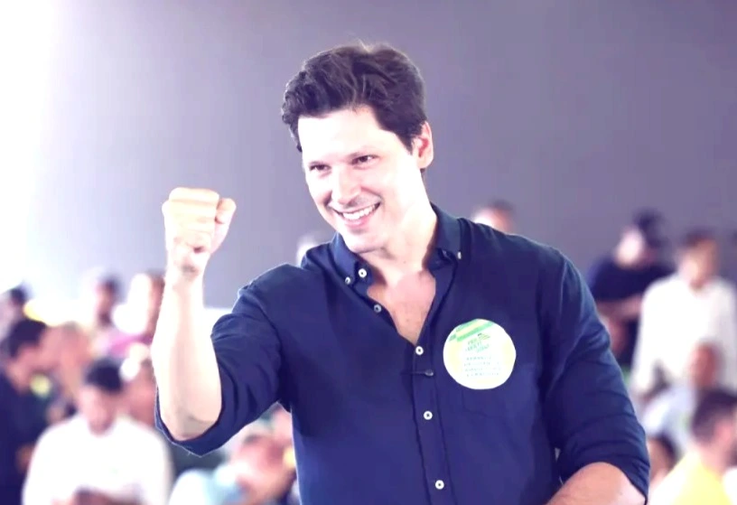 Os dois levantamentos mais recentes divulgados sobre a disputa pelo Governo de Goiás colocam Daniel Vilela (MDB) numericamente acima dos 50% dos votos válidos, percentual necessário para uma eleição no primeiro turno. Na Directa, divulgada nesta terça-feira (15), Daniel aparece com 44,6% das intenções totais e 51,5% dos votos válidos. Marconi Perillo (PSDB) registra 19,7% e Wilder Morais (PL), 15,5%. Foram ouvidos 1.200 eleitores entre 9 e 13 de setembro.