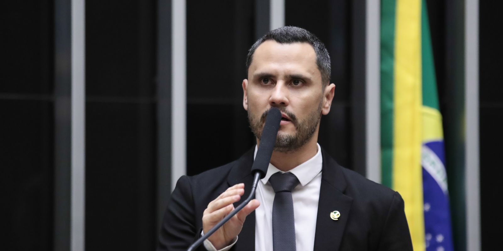 Cleitinho Azevedo conquista governo de Minas Gerais no primeiro turno