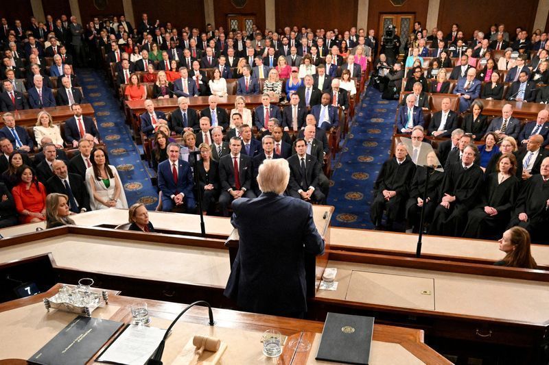 Democratas têm chances de vitória nas eleições de midterms, aponta Ipsos