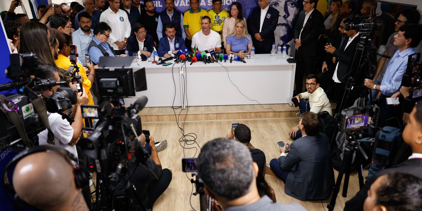 Douglas Ruas critica ação judicial de adversário e se declara governador do Rio