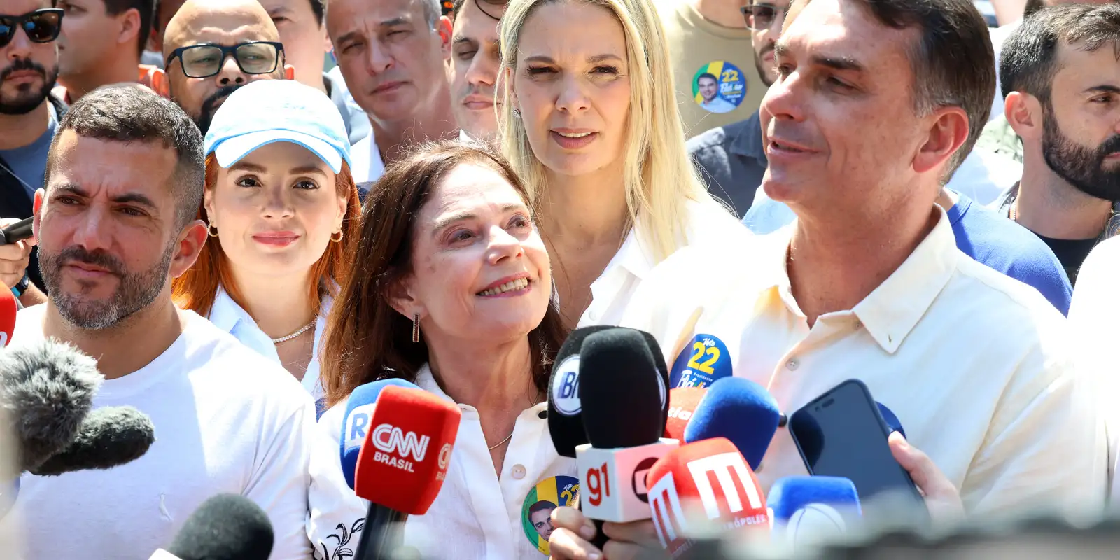 Flávio Bolsonaro e Douglas Ruas prometem combate ao crime organizado no Rio