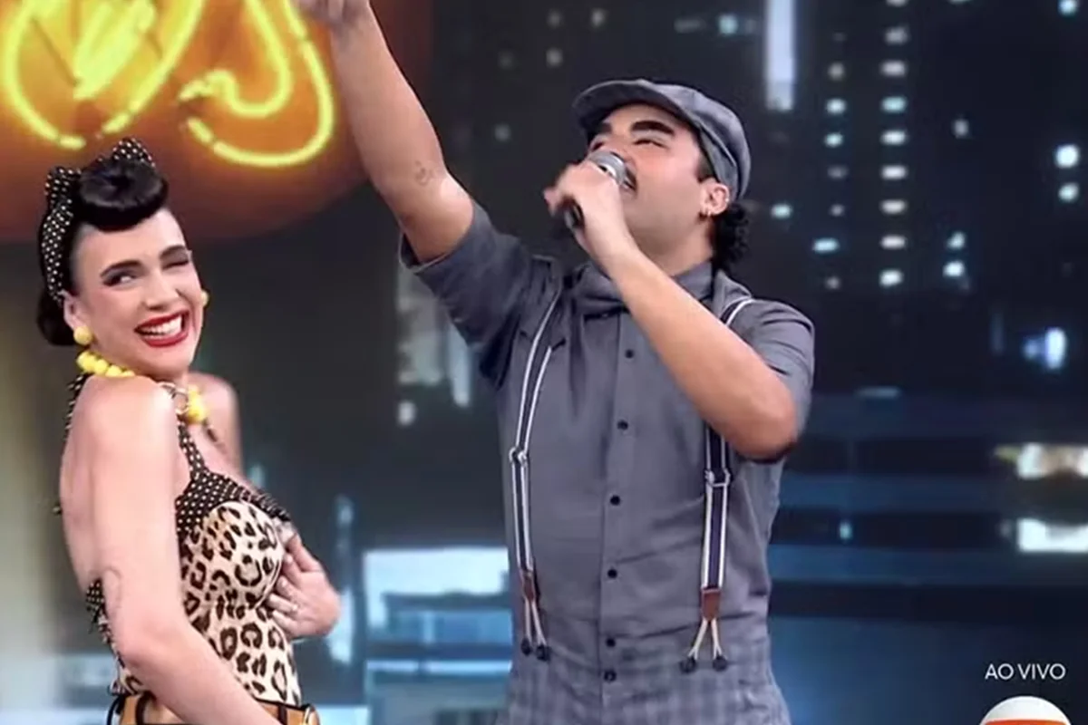 Gabi Cardoso anuncia gravidez durante programa ao vivo