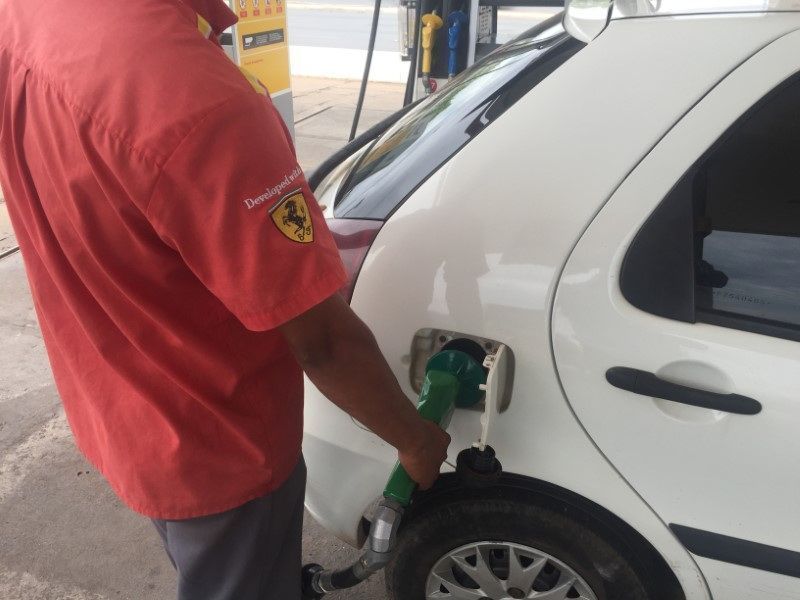 Governo federal planeja iniciar testes para aumento de etanol na gasolina em janeiro de 2027
