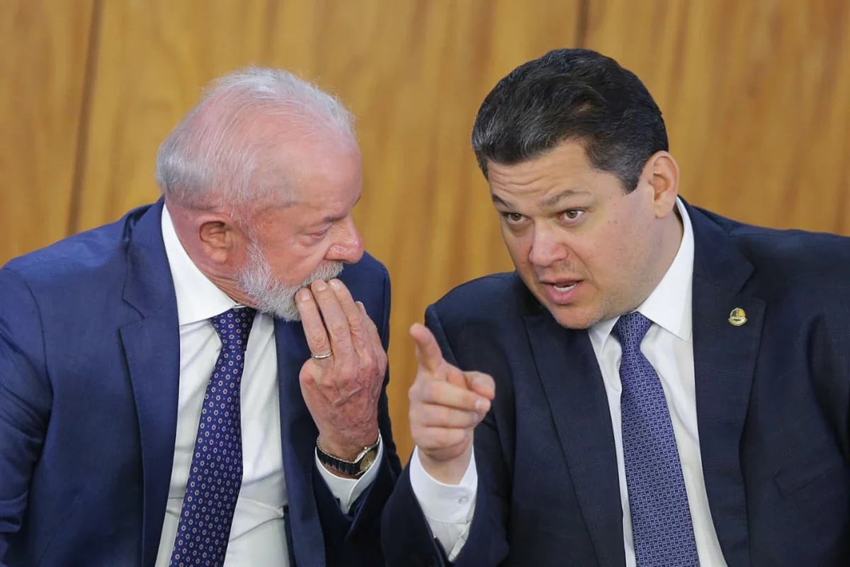 Governo solicita votação acelerada da PEC que extingue a escala 6x1