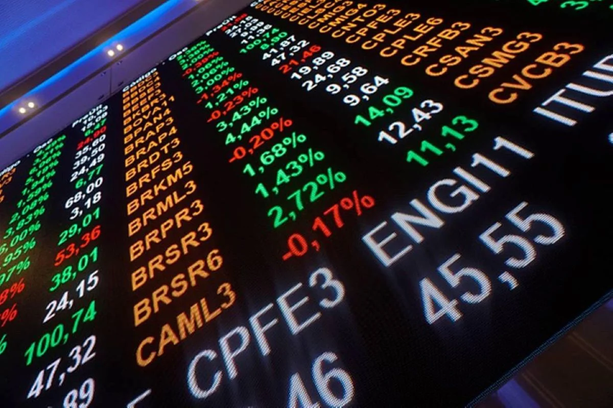 Ibovespa se mantém em alta após eleições e queda no preço do petróleo