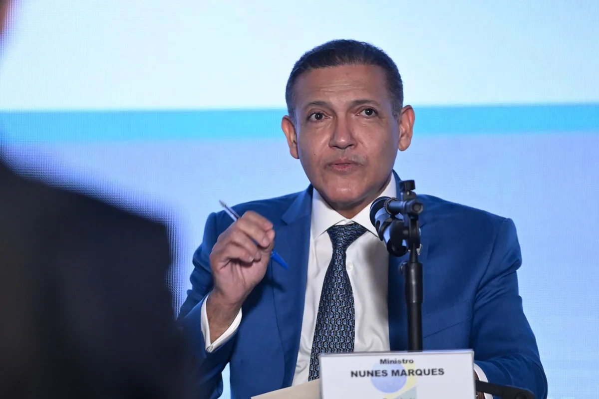 Kassio Nunes Marques se encontra com representantes da Meta para discutir denúncias de IA