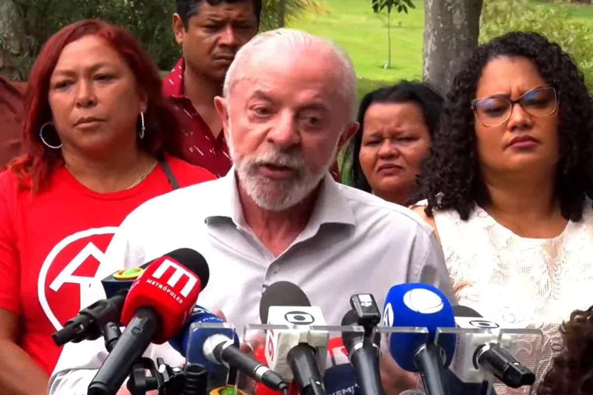 Lula critica decisões do TSE e defende criação de canais de comunicação