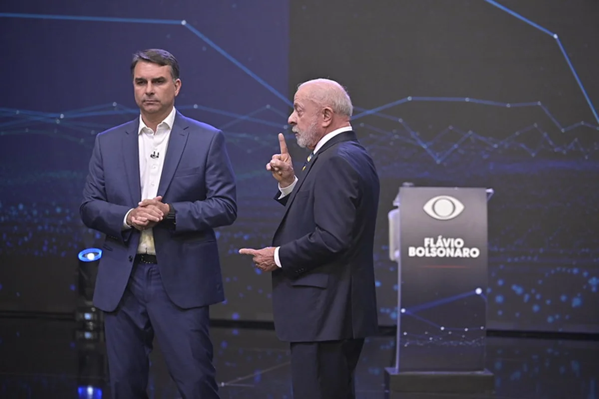 Lula solicita cassação da chapa de Flávio Bolsonaro devido ao caso Dark Horse