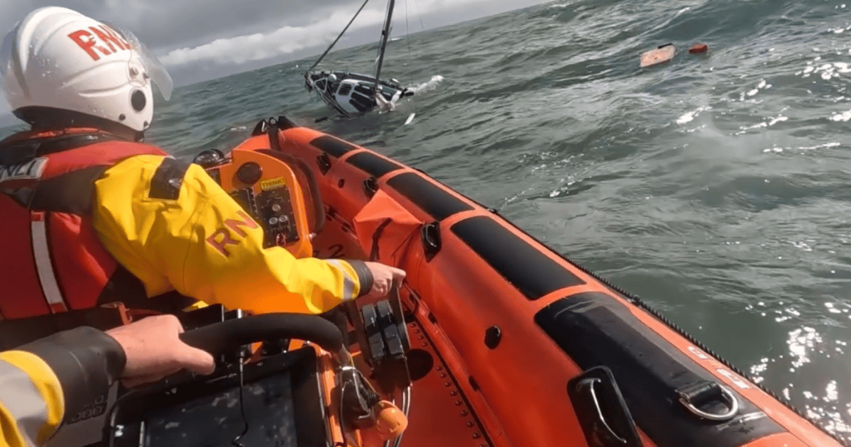 Marinheiro é resgatado momentos antes de barco afundar no Canal de Bristol