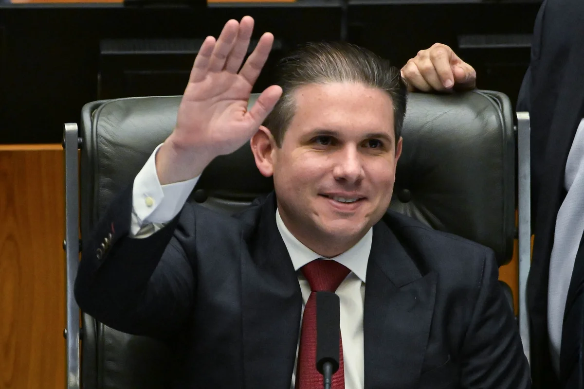 PT e Centrão se unem para apoiar reeleição de Hugo Motta na Câmara
