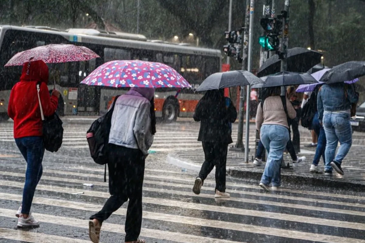 Previsão do Tempo: Brasil enfrenta chuvas, calor intenso e seca nesta terça-feira