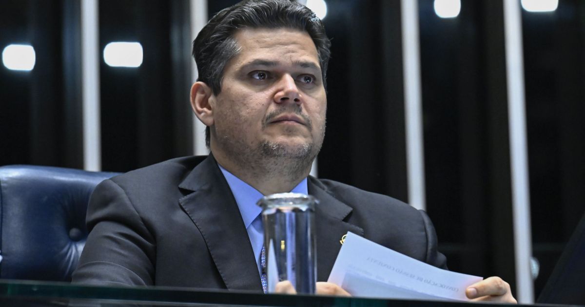 Senadores acusam Alcolumbre de manobra para evitar derrota do governo no Senado