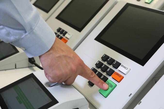 Teste de Integridade das Urnas Eletrônicas é Realizado pela Primeira Vez no TSE