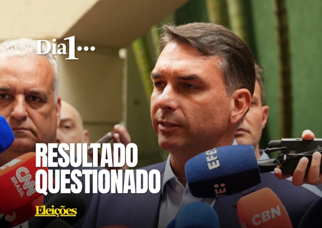 Derrotado no segundo turno presidencial, Flávio Bolsonaro (PL) afirmou na noite de domingo (25) que não reconhece o resultado e recorrerá à Justiça para tentar anular a eleição. O senador questionou a decisão do ministro Cristiano Zanin, do Supremo Tribunal Federal (STF), que prorrogou a votação até as 19h. Flávio alegou que a ampliação do horário comprometeu a igualdade de condições entre os eleitores. A decisão foi tomada após relatos de dificuldades no transporte público.